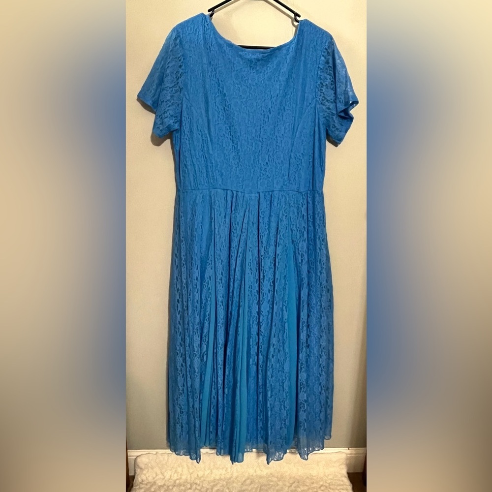 Women’s Paragon formal dress - Picture 7 of 9